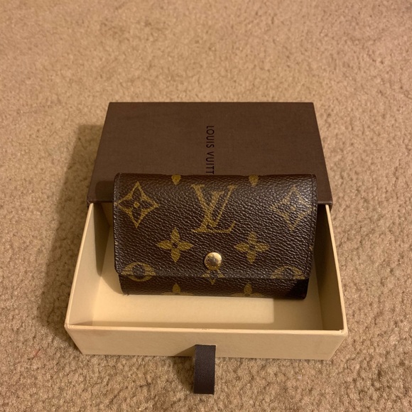 Louis Vuitton Accessories - Louis Vuitton 6 ring key holder with box